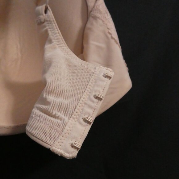 AG - ASHLEY GRAHAM | 40 DDD | Beige Seamless Bra With Lace Detail - Picture 13 of 13